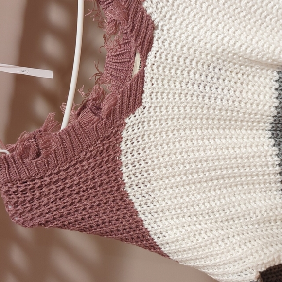 Distressed colorblock sweater - Picture 2 of 2